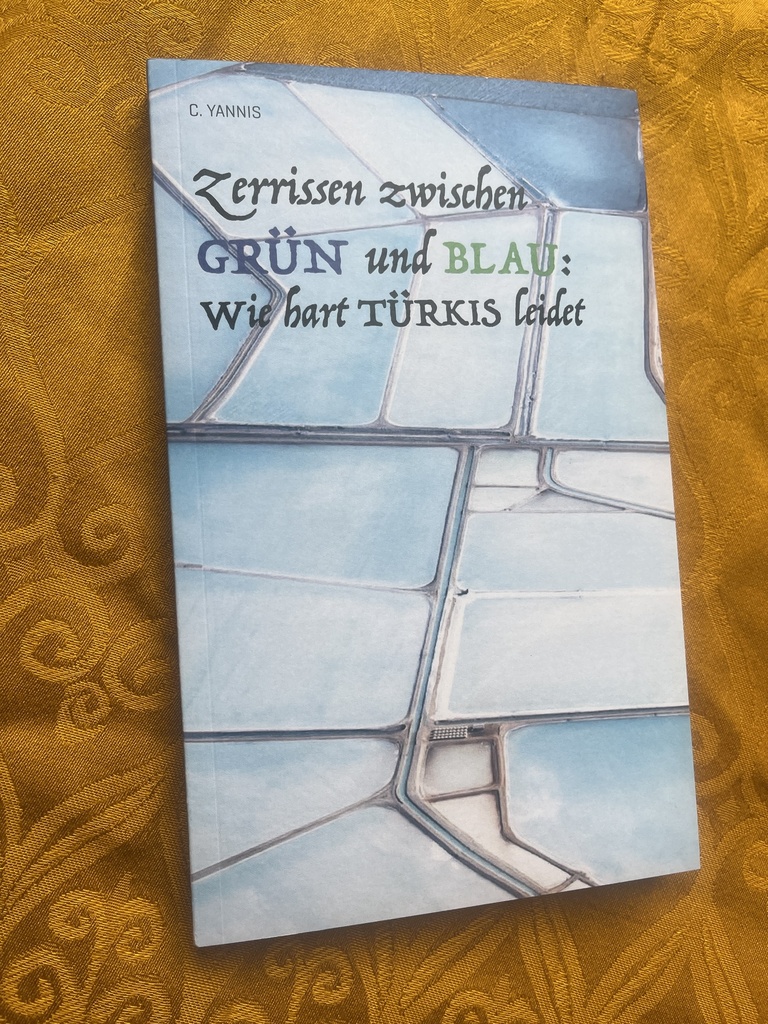 ZERRISSEN ZWISCHEN GRÜN UND BLAU - 
Wie hart Türkis leidet